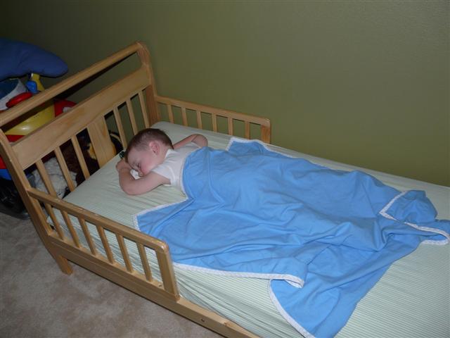 [Zachary's+New+Bed+004+(Small).jpg]