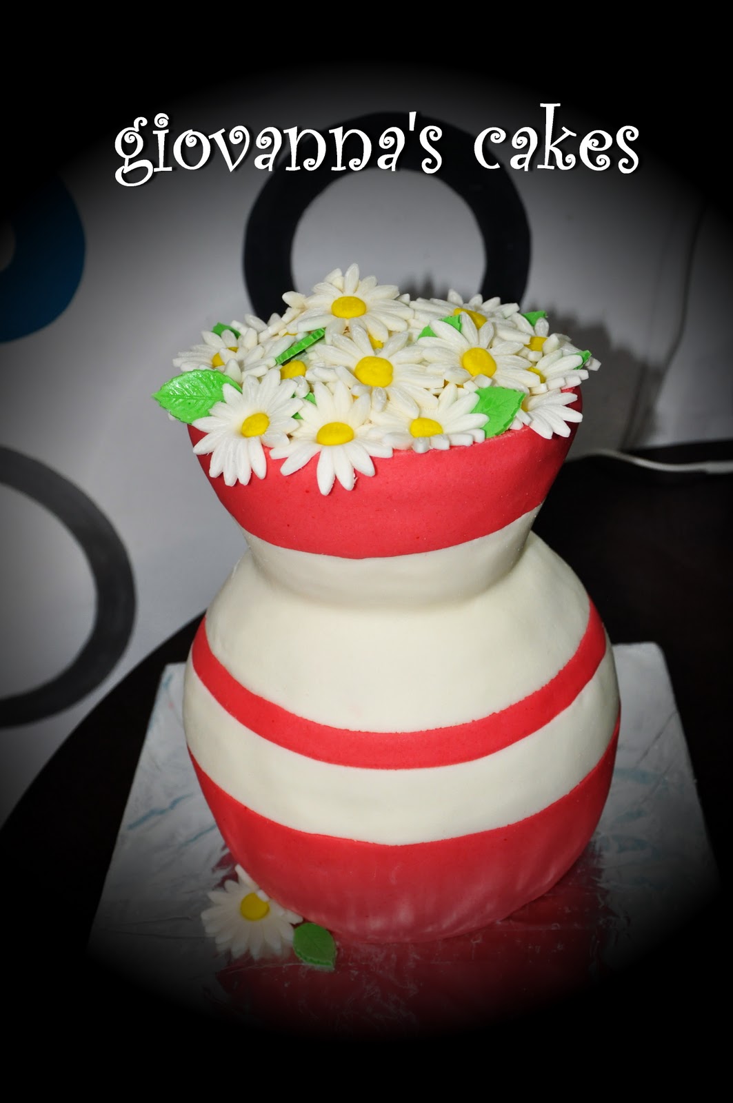 giovanna's cakes flower vase cake