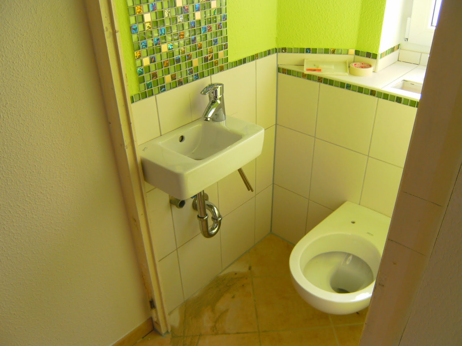 (H)AUSBAU: Badkeramik & Armaturen