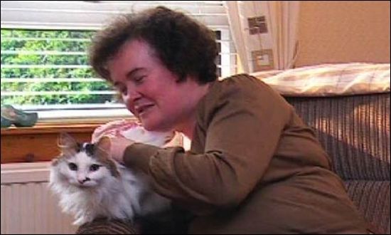 [famous_people_and_their_cats_65.jpg]