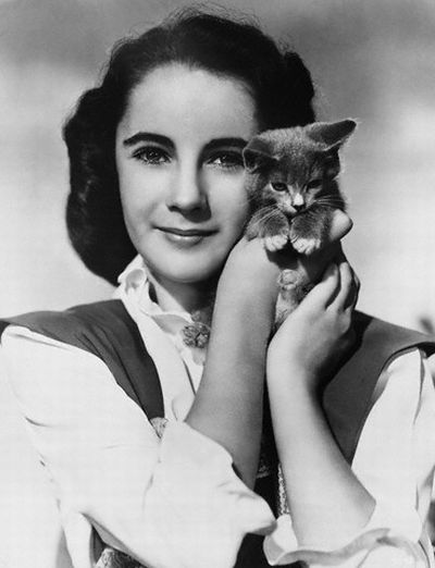 [famous_people_and_their_cats_17.jpg]