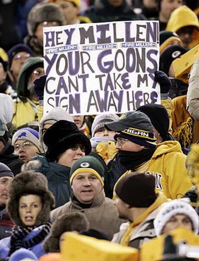 [awesome_fan_made_sports_signs_01.jpg]