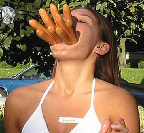Hot_Babes_Eating_Hot_Dogs+_02.jpg