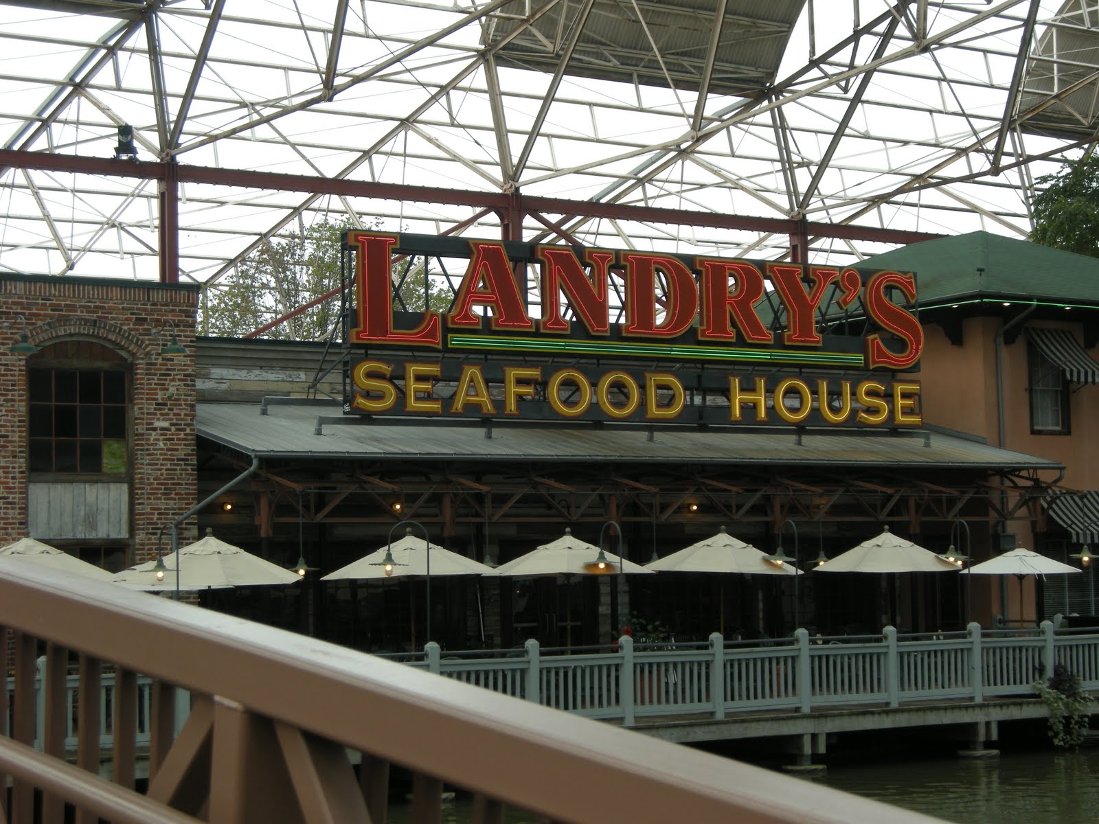 Kitchens Are Monkey Business: Lunch In St. Louis At Landry&#39;s In Union Station.