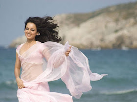 Kangana Ranaut Sexy Wallpaper in Hot Saree