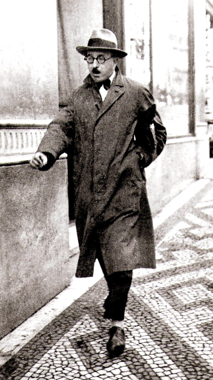 [pessoa-chiado_1928.jpg]