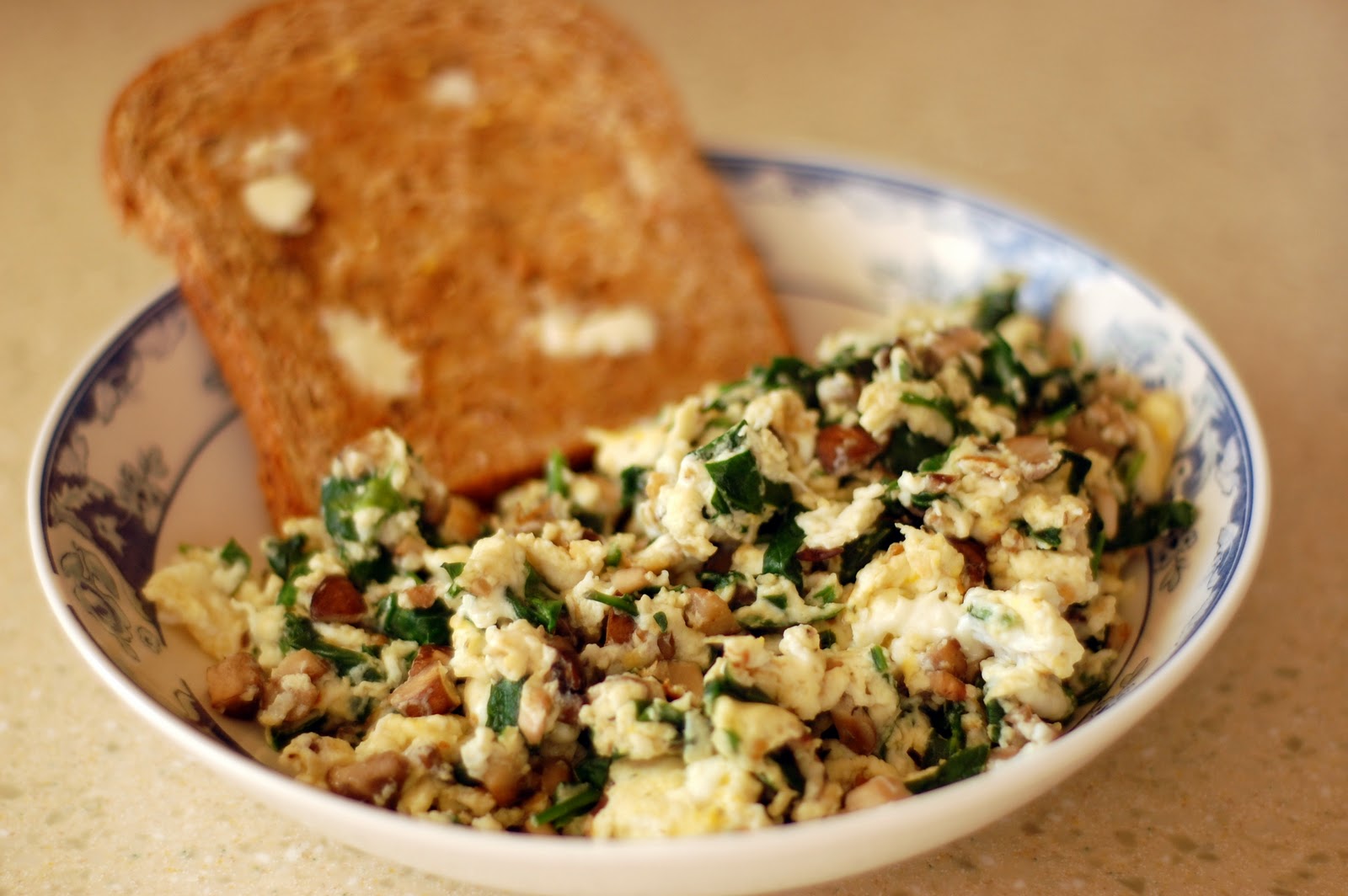 Dinner with Danielle Spinach & Mushroom Egg Scramble {5 WW+ Points