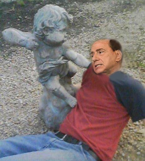 [aggresive-statue+berlusconi.jpg]