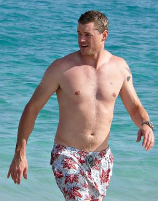 MUSINGS OF A PSYCHOTIC DRAGONFLY: Eric Dane | On Vacation & Shirtless