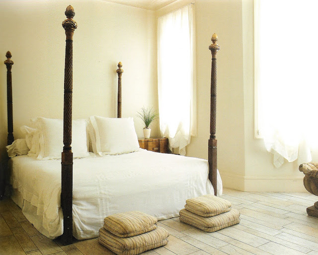 Exotic Four-Poster Bed, image via And So To Bed, edited by lb for linenandlavender.net - http://www.linenandlavender.net/2010/04/wine-table-hunt.html