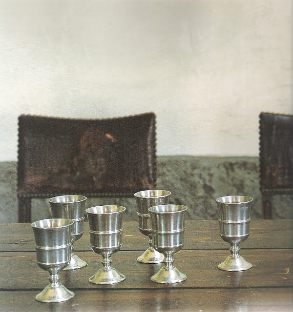 Leather dining chairs, pewter stemware, image via Italian Country Living by Caroline Clifton-Mogg, edited by lb for linenandlavender.net