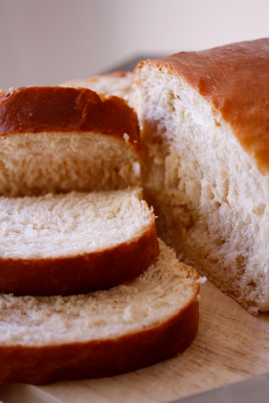 Чем смазать несладкую выпечку. Ремесленный хлеб фото красивое. Well bread. Хлеб. Хлеб из полбы.