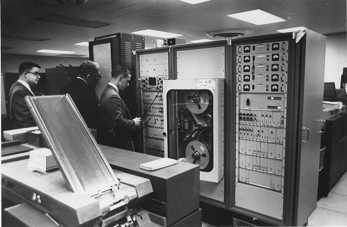 Ламповый компьютер ibm 604. Первый самый работа. Ламповый компьютер ibm 604. Первый самый работа. Первый самый работа.