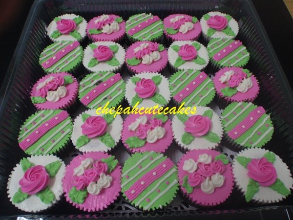 [green+pink+cupcake+2.JPG]