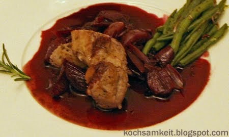 Frischlingsfilet mit Rotwein Schalotten und Lavendel
