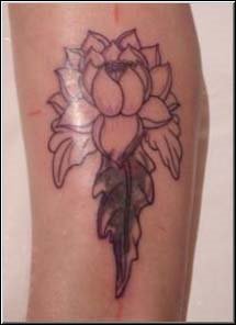 Fotografía de tatuajes de flores en cuerpo,  artístico