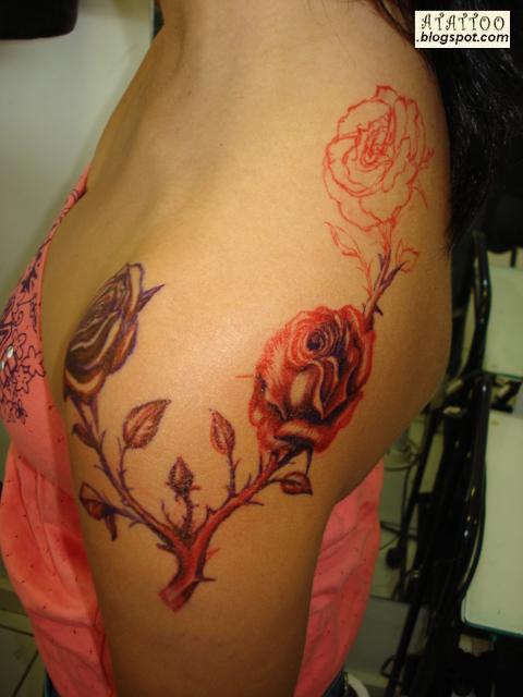Foto tattoos flor en el abdomen  dotwork