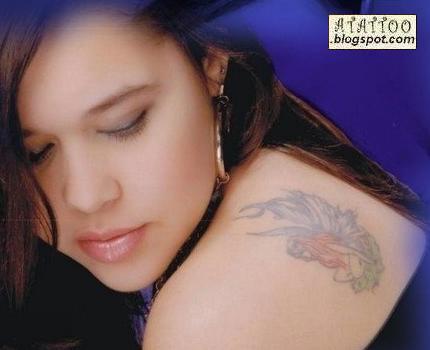 Tatto de mujer con tattoo