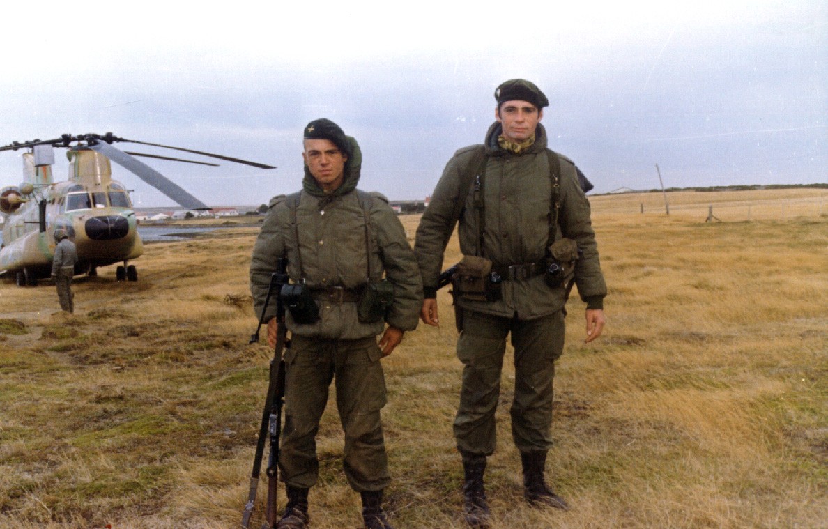 [Tte+Estevez+y+Helicoptero.jpg]