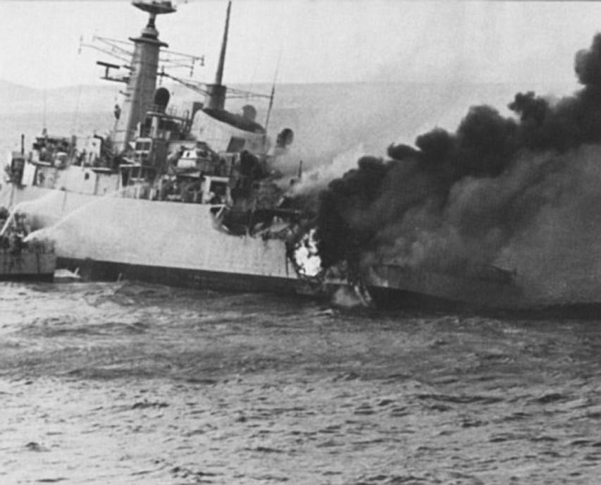 [HMS+Ardent+incendiandose.jpg]