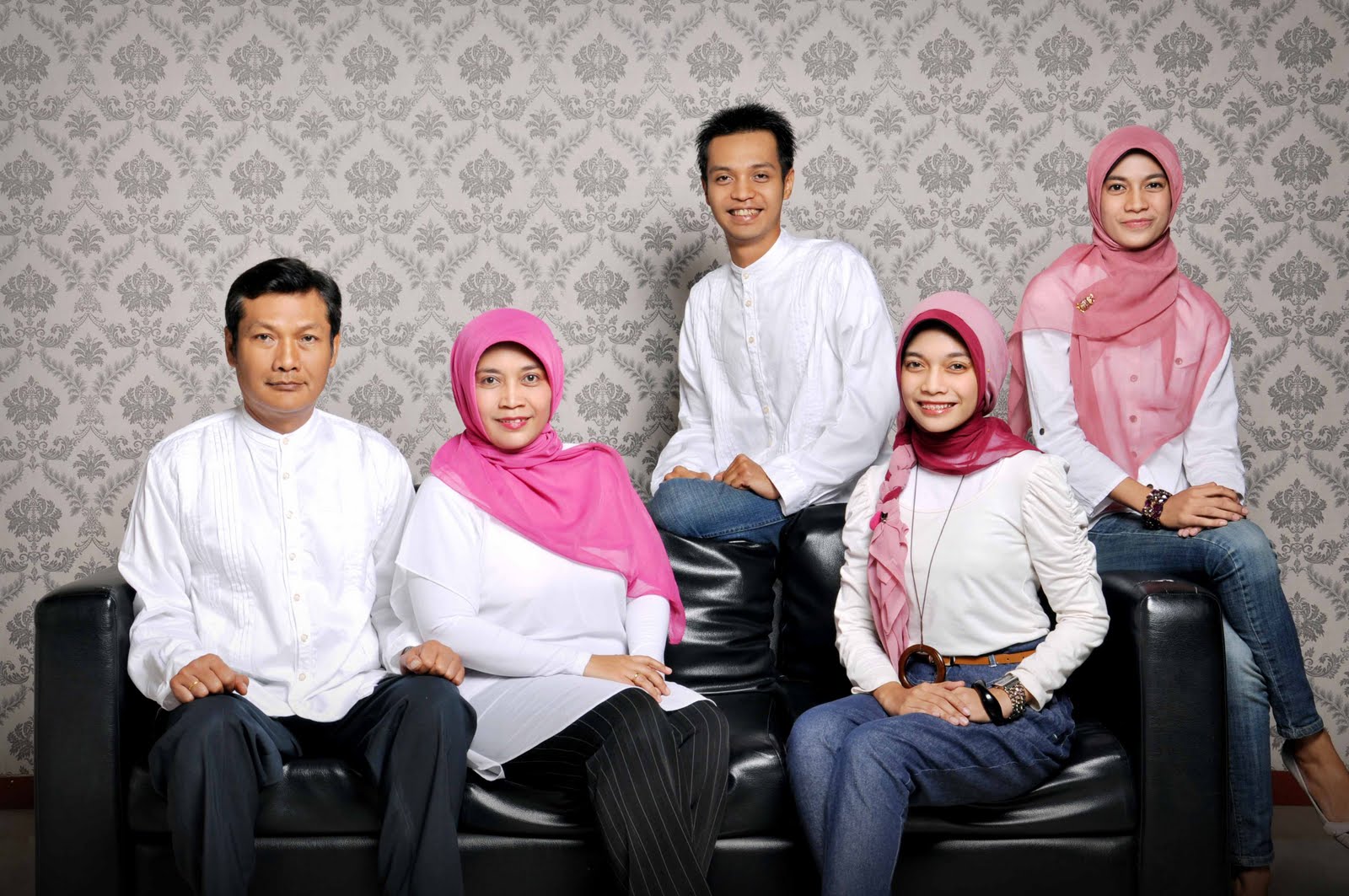 Foto Wisuda Keluarga Studio - IMAGESEE