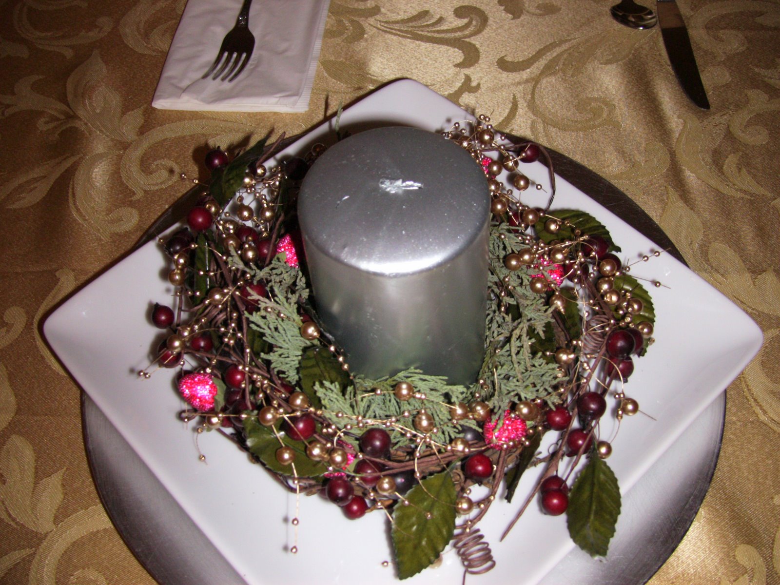 [Christmas+Centerpiece.JPG]