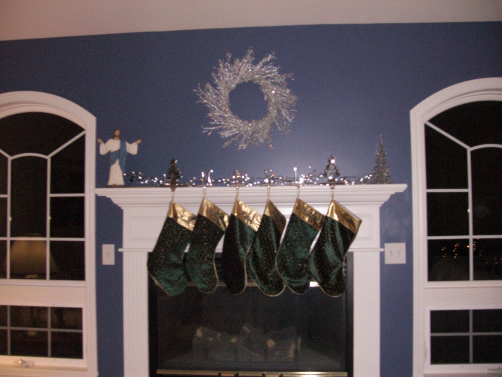 [Christmas+Fireplace.JPG]