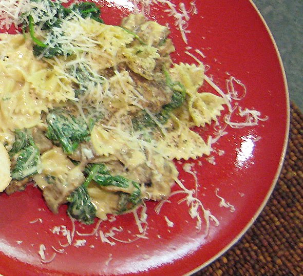 Vegetarian Skinny Pasta with Spinach, Mushrooms and Cream