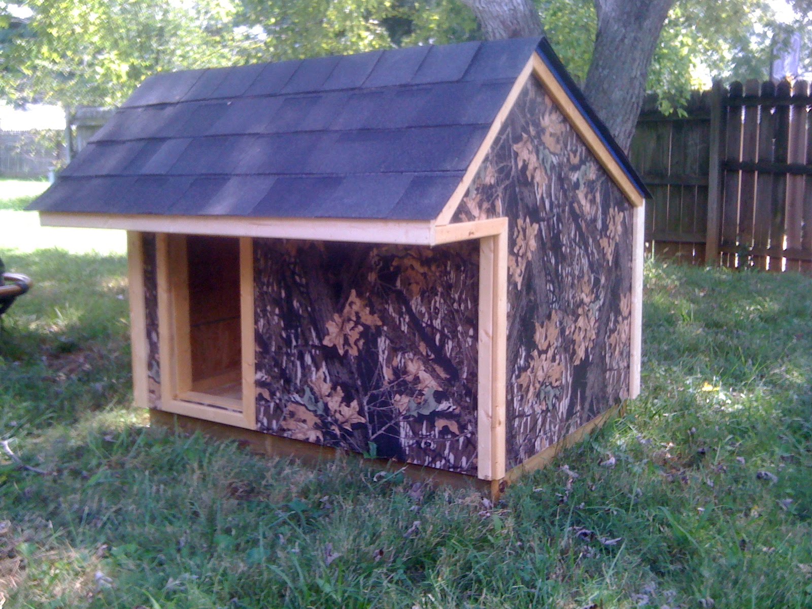 PamperedPetRetreats™ Mossy Oak Camo Dog House