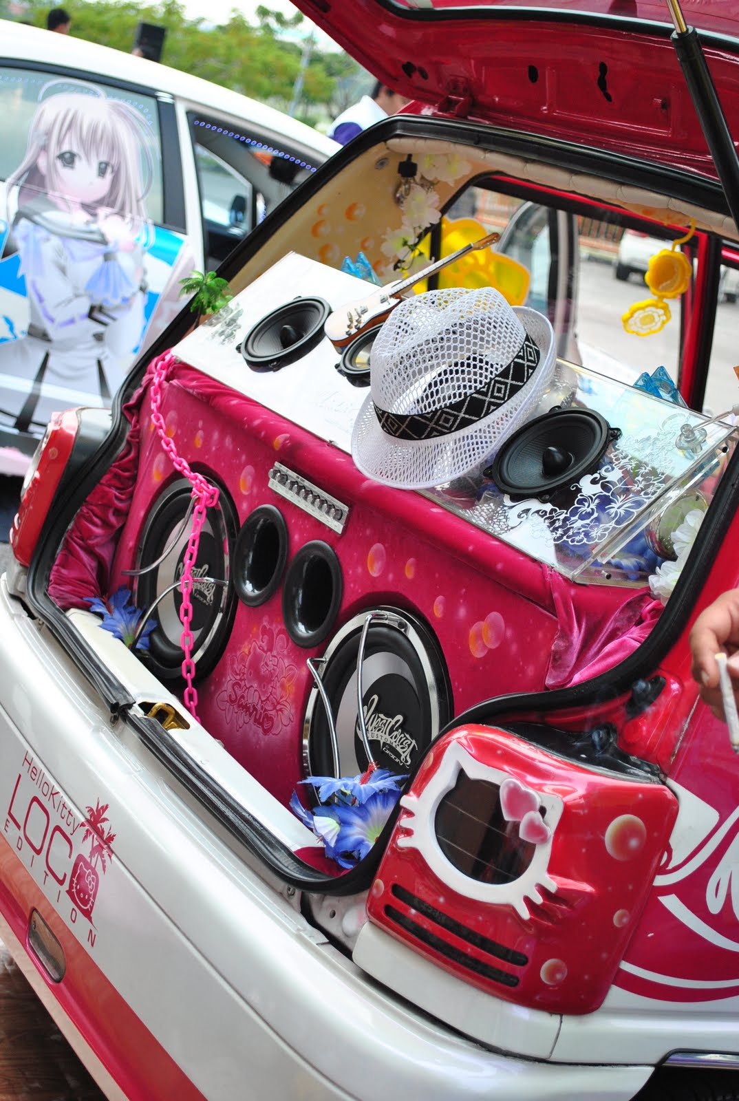 [hellokitty+trunk.jpg]