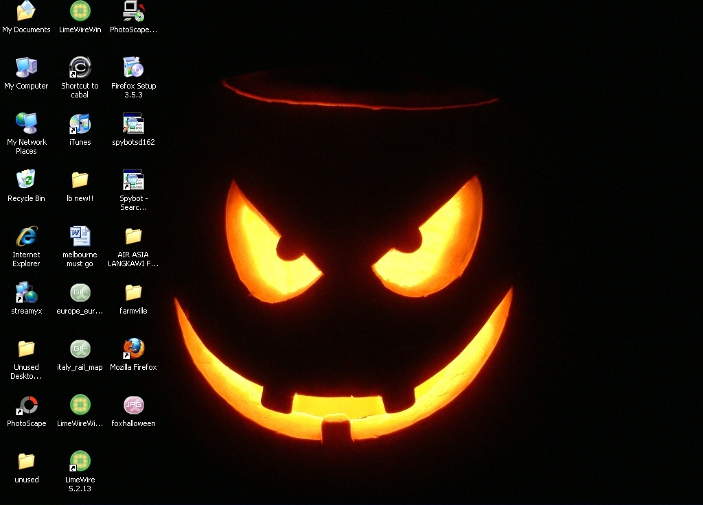 [HalloweenDesktopxx.jpg]