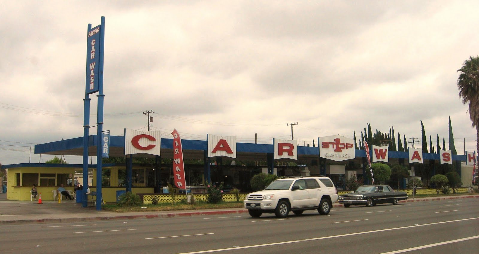 WalterWorld Pacific Car Wash &amp; Bob�s Big Boy