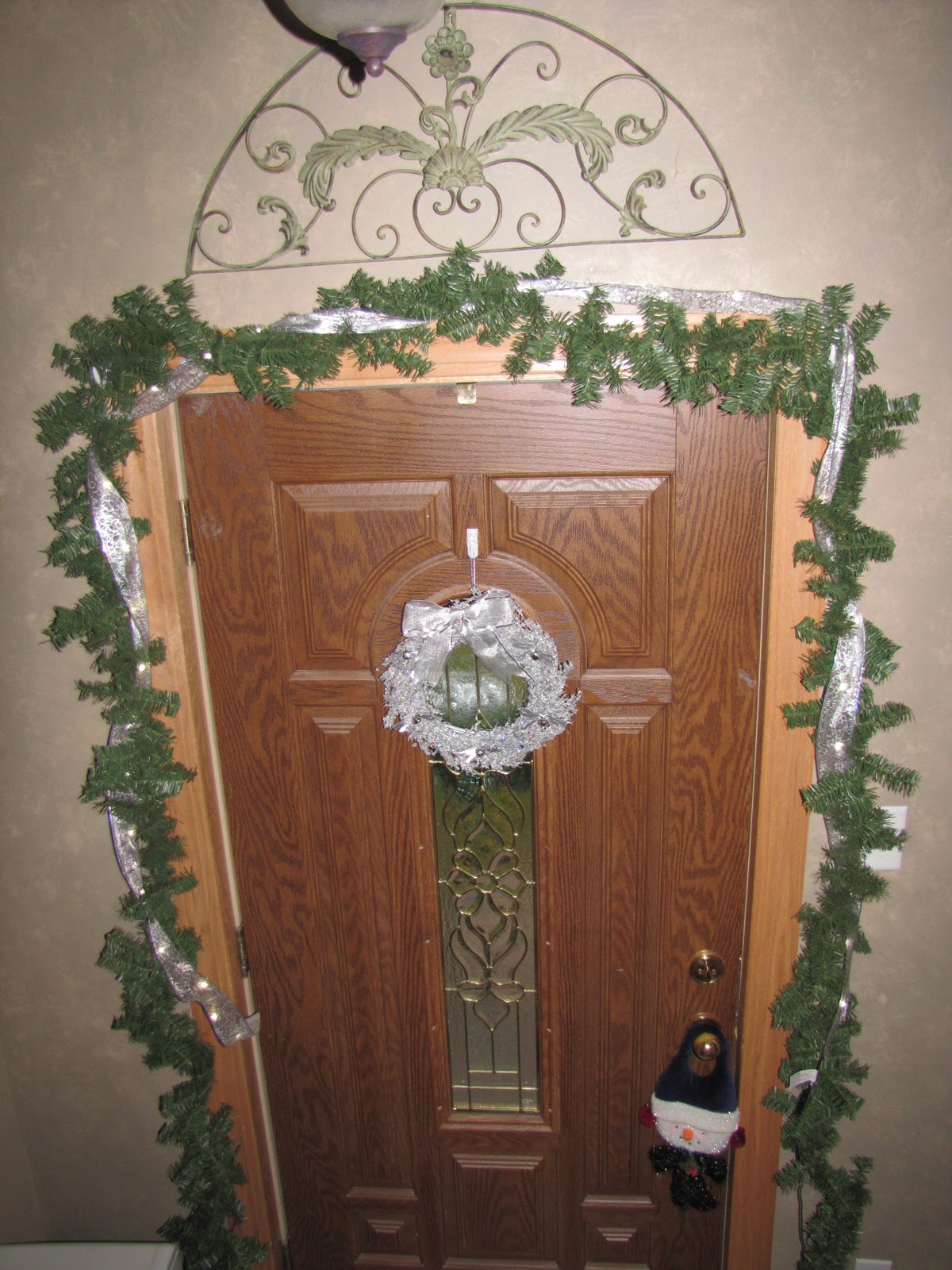 Sustainably Chic Designs Christmas Decorating