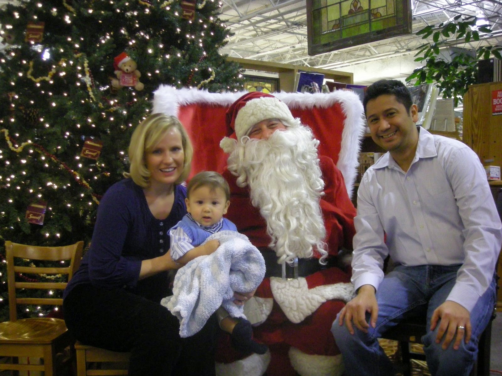 [Family+and+Santa.JPG]