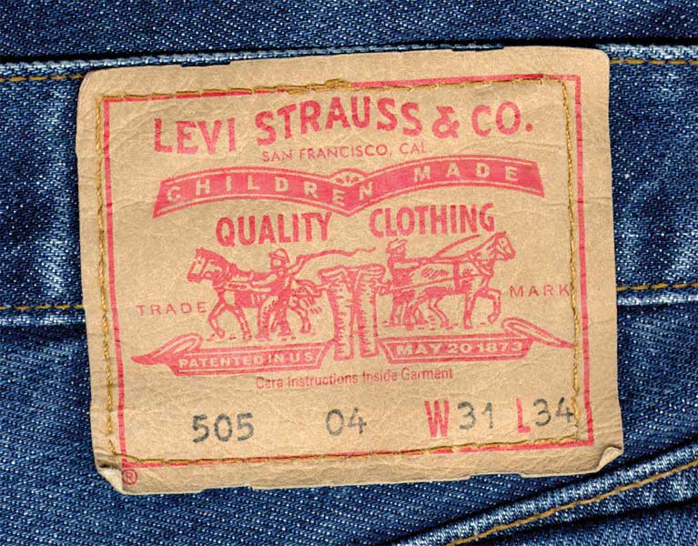 Левис страус мужские купить. Джинсы фирмы Левис страус. Ливай Страусс первые джинсы Левис. Levi Strauss & co в 1873 году. Леви Страусс джинсы лейбл.