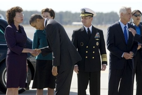 [obama+bows+to+iorio.png]