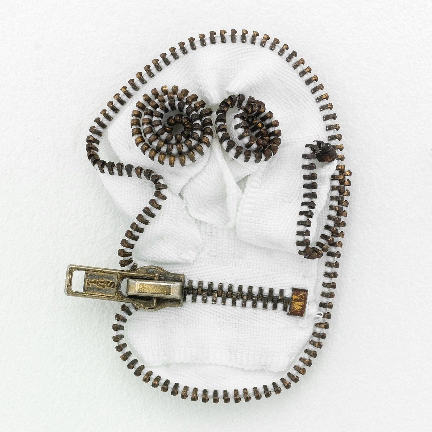 Zippity Doo dah; flowers made from vintage zippers Spring has Sprung!