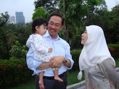 Anwar, isteri dan cucu