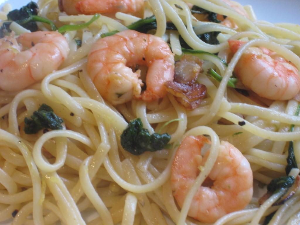 ♥ The Goddess's Kitchen ♥ Linguine with Garlic, Prawns and Spinach