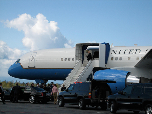 [secret+service+suburbans.jpg]