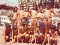 Los vascos en 1978 en la playa de Playamar en Torremolinos