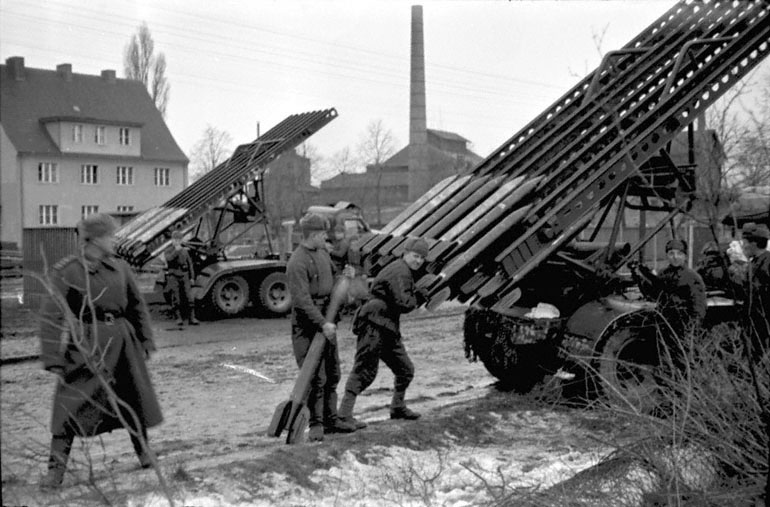 [Image: battle-berlin-1945-ww2-second-world-war-...os-009.jpg]