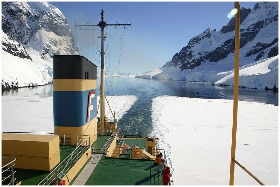 [antartica-beautiful-icebergs-glaciers-nature-ice-breaker-cuts-ice.jpg]