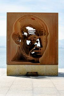 Escultura dedicada a José Hierro en el muelle Calderón de la Bahía de Santander - Gema Soldevilla