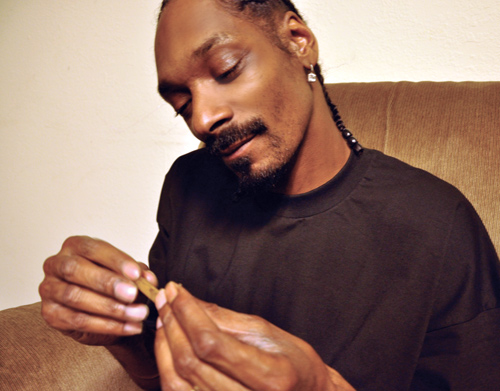 Blog Sativa !: How to Roll a Blunt Doggy-Style - (by High Times 5/11)