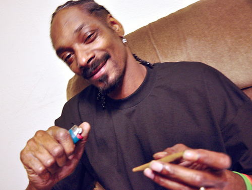 Blog Sativa !: How to Roll a Blunt Doggy-Style - (by High Times 5/11)