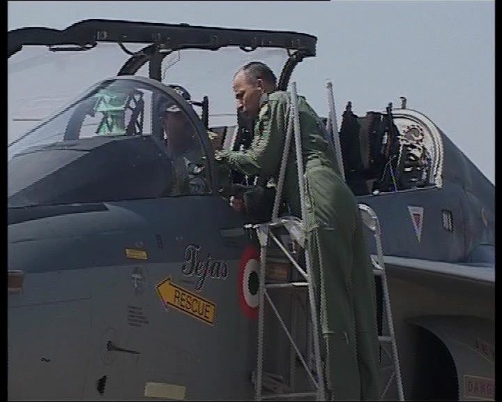 [cc020090_00032319f-739064.jpg]