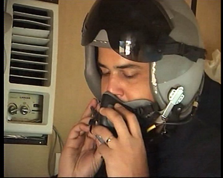 [cc10002u_00023903f-748815.jpg]