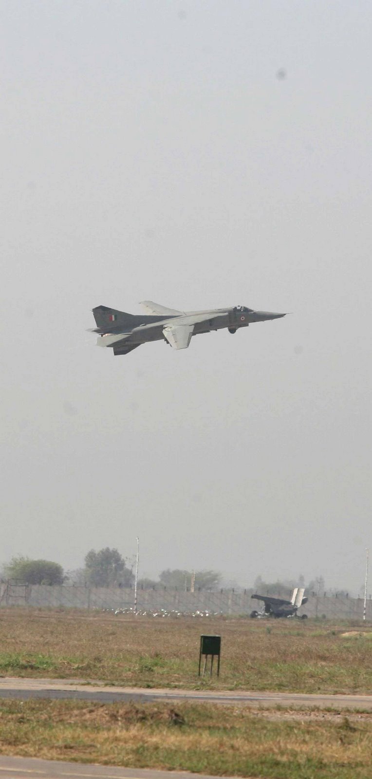 [last+flight+MIG+23-704283.jpg]