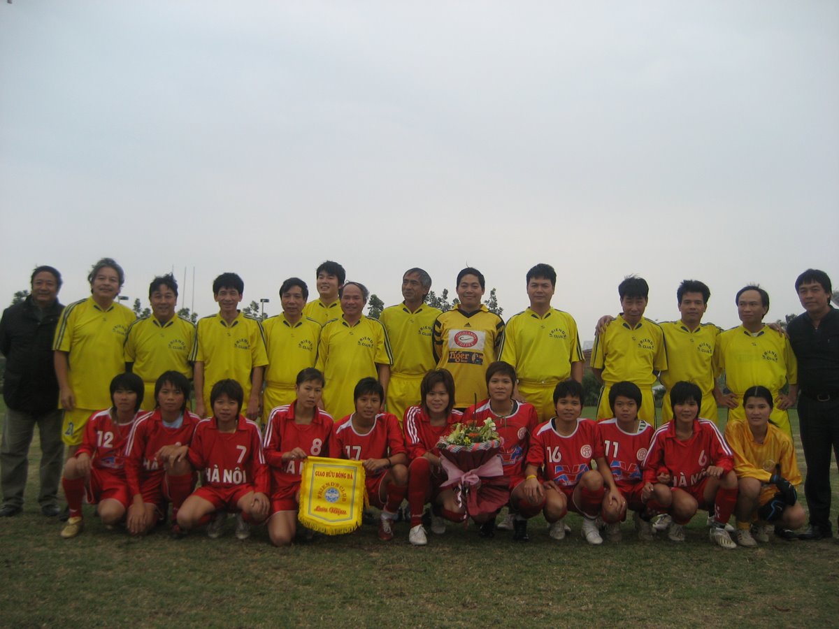 Trận thi đấu với Tuyển nữ Hà Nội, tại Sân vận động quốc gia Mỹ Đình (nhưng ở sân tập!). Đầu năm 2009.